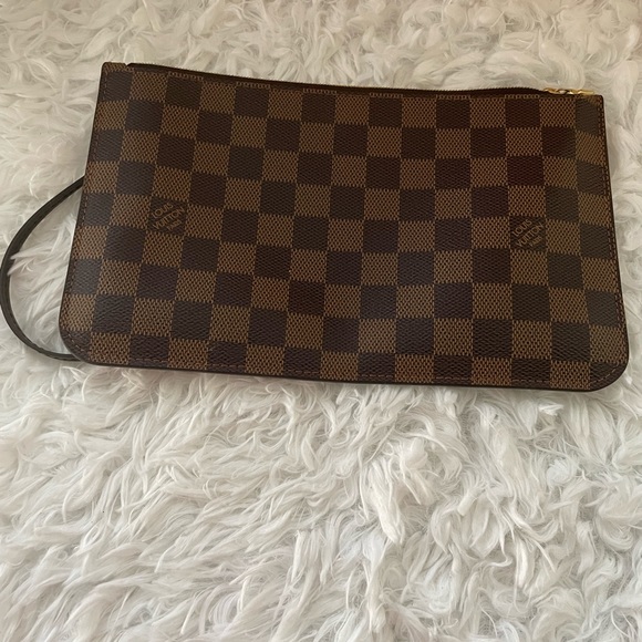 Louis Vuitton wristlet - Picture 6 of 7